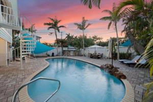 Siesta Key Luxury Retreat - Steps from Crescent Beach
