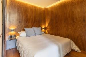 Zielo L101 New Building Studio Apt with AC Rooftop