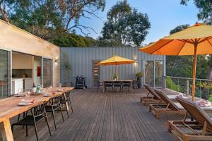 Arthurs Sanctuary - Bay Views 100sqm deck