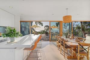 Arthurs Sanctuary - Bay Views 100sqm deck