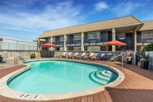 Best Western PLUS Burnaby Hotel