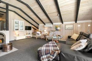 C11009-Hemmet-Tues-Drowt-40