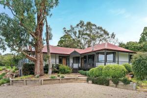 Coast n Country - Bay Views Pool Games