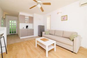 Apartments by the sea Crikvenica - 5585