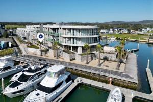 Waterside Luxe - Marina Terrace