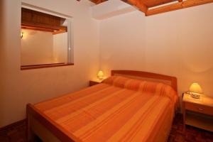 Apartments with parking space Punat, Krk - 24847