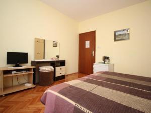 Rooms by the sea Punat, Krk - 24848