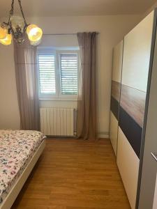 Apartments with parking space Supetar, Brac - 13165