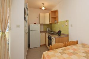 Apartments by the sea Punat, Krk - 24850