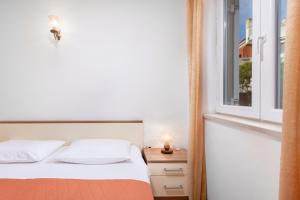 Apartments with parking space Punat, Krk - 24854