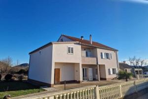 Apartments with parking space Radasinovci, Biograd - 24870