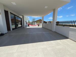 Linda Casa with pool 5 minutes from the airport