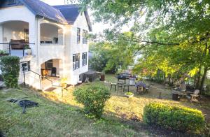 Two levels of entertainment!