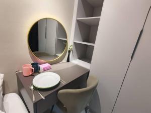 Mini studio with own private bathroom, free Wi-Fi