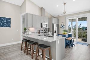 VitaminSea Villa w Golf Cart