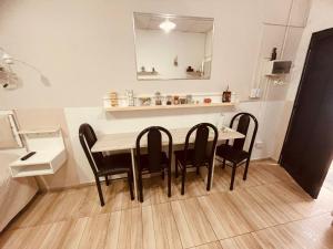 Ezeiza 1 Nuestro lugar a 15 minutos del aeropuerto TRANFER OPCIONAL DESDE Y AL AEROPUERTO DE EZEIZA o Aeroparque LAS 24 horas pet friendly