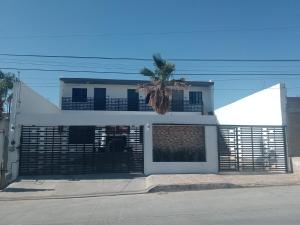 American Consulate 5 minutes away D1