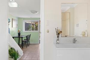 Spacious Two-Bed Suite with Private Bath-Marsfield