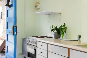 Spacious Two-Bed Suite with Private Bath-Marsfield