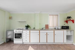 Spacious Two-Bed Suite with Private Bath-Marsfield