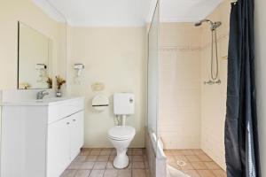 Spacious Two-Bed Suite with Private Bath-Marsfield