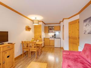 Bel appartement 2 pièces pour 4 personnes, parking, balcon sud - FR-1-263-619