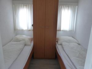 Lakeside Chalet Retreat in Green Setting