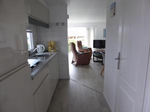 Lakeside Chalet Retreat in Green Setting