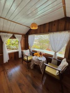 Nhà Dưới Đồi Homestay