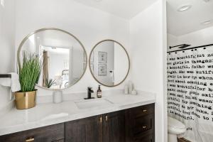 Pool, Spa, Game Room, EV Charger, Pets Ok, Modern Oasis, 3 Bedrooms - Sleeps 10