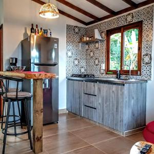 Country cabin with panoramic view among clouds - cabaña refugio entre nubes