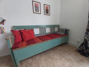 Rooms in a big wooden home, homestay