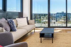 Bright 1BR Apartment with Stunning Views - Hosted by Canstay