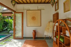 The Third Eye House, Salt water pool, Yoga room