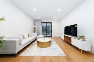 Modern Rosebery 3BR Loft w Parking & Self Check-in