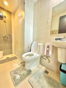 City View Unit with Balcony