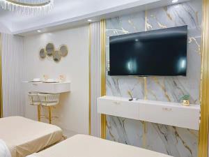 Hotel Style 1BR Condo Near Airport, SMX, MOA