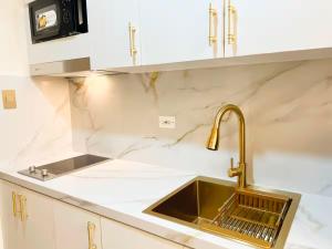 Hotel Style 1BR Condo Near Airport, SMX, MOA