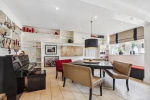 Iconic Pink House from Love Actually, Notting Hill