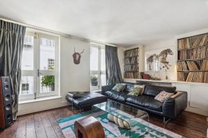 Iconic Pink House from Love Actually, Notting Hill