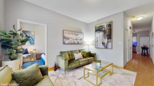 Bright & Chic Stay Near Medical District