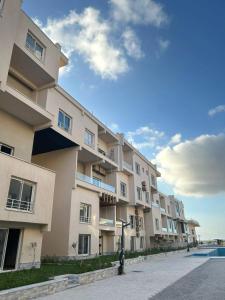 شاليه مميز - دايركشن وايت