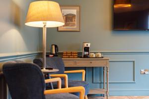 Central Whitchurch - Lowcross House Guest Bedroom 1