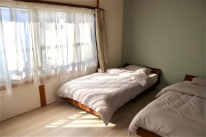 Kumano Casa Just a 4-minute walk from Kii-Tanabe Station, your private, fully detached rental house on a tranquil property is the perfect base for exploring Tanabe City and Shirahama, from the gateway to the Kumano Kodo!