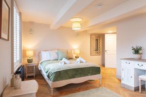 Central Whitchurch - Lowcross House Guest Bedroom 3 - Breakfast Option