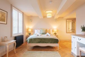 Central Whitchurch - Lowcross House Guest Bedroom 3 - Breakfast Option