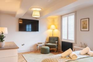 Central Whitchurch - Lowcross House Guest Bedroom 3