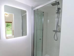 Roe Deer Lodge with Wood-Fired Hot Tub - Alum House Litlebeck, Whitby