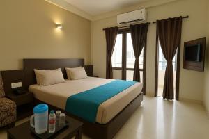 SEA BEACH Hotel UK-PALACE Puri - Sea View Room - Luxury & Spacious Room - Prime Location - Swargadwar Sea Beach - Bengali Market - Best Hotel