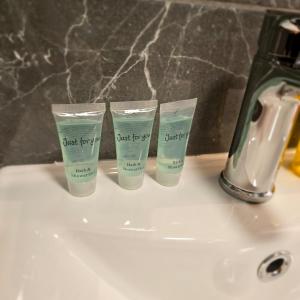 L3 Stylish and Central Room private Bathroom, Smart TV